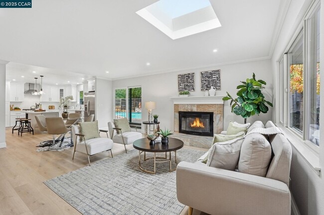 Building Photo - 289 Sierra Dr