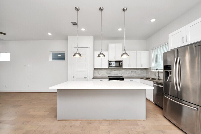 Building Photo - 4623 Cochran St