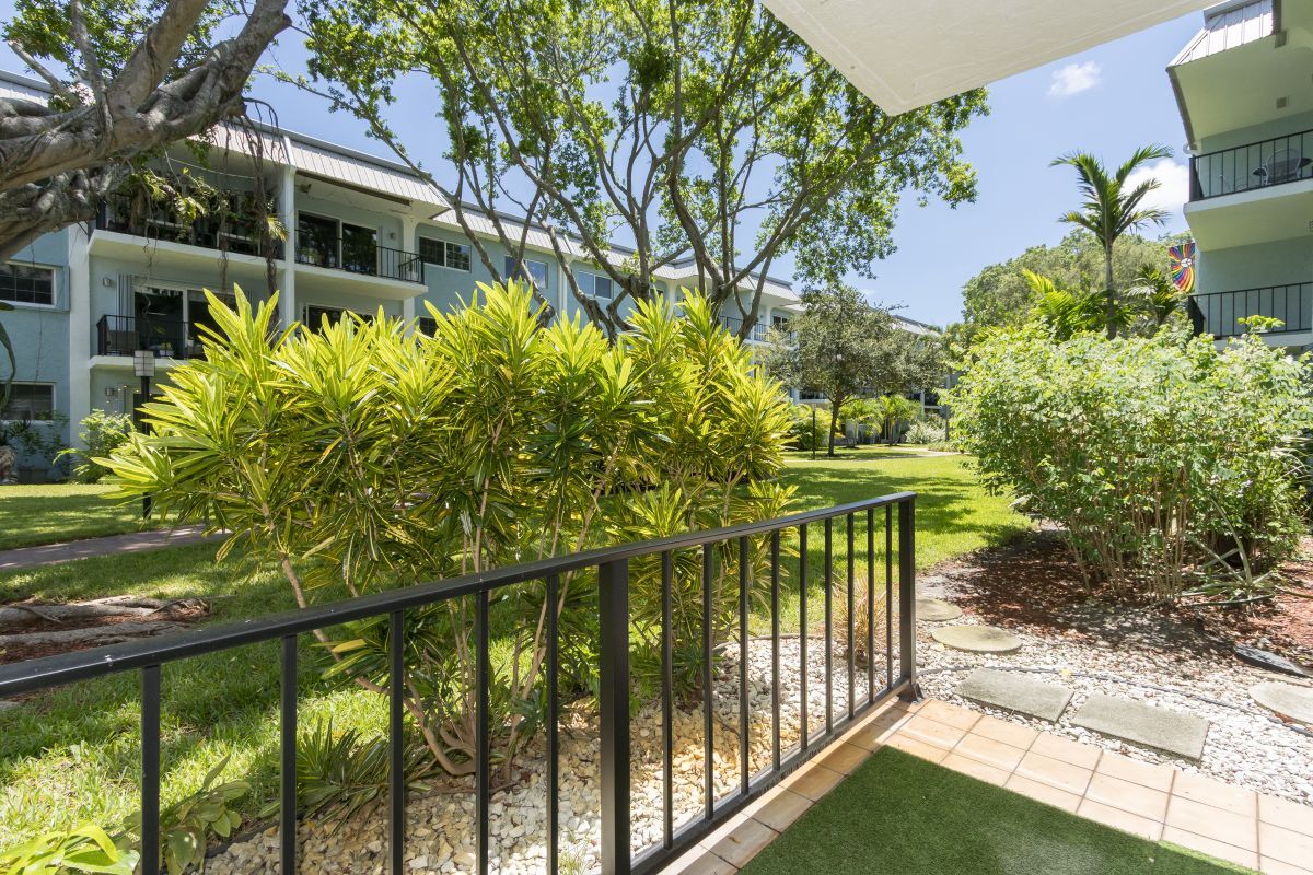 Building Photo - 3000 NE 5TH TE-110-A