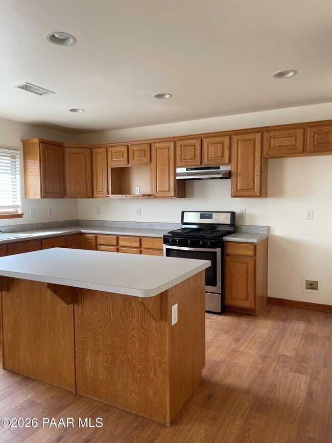 Building Photo - 2575 Solar View Dr