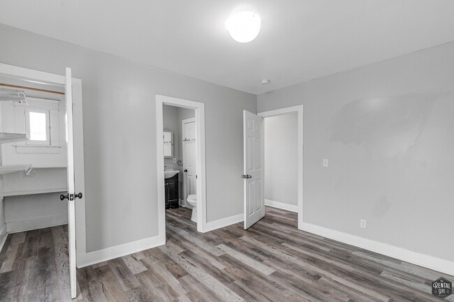 Building Photo - 641 W 43rd St