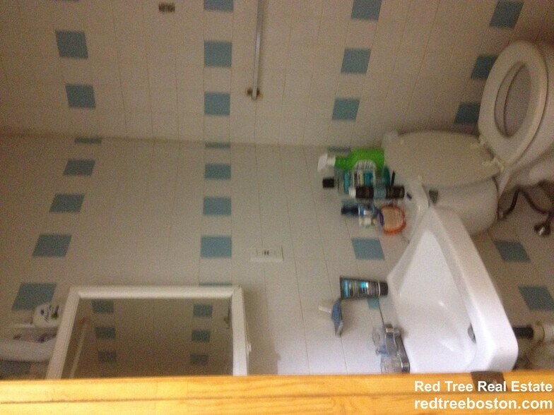 Building Photo - 129 Cedar St