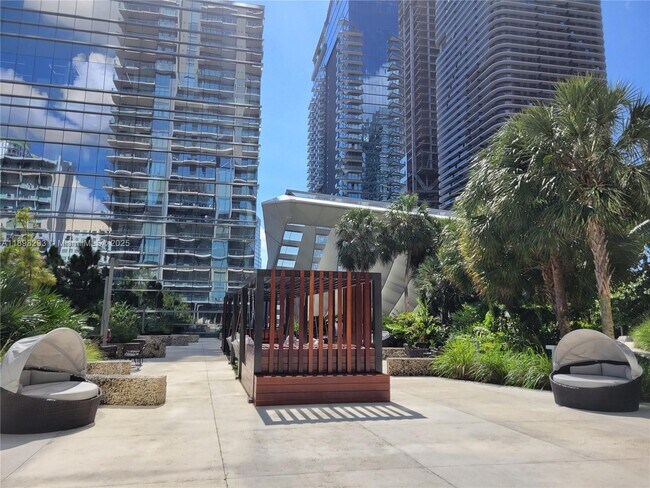 Building Photo - 88 SW 7th St