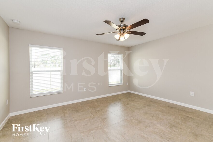 Building Photo - 405 Earhart Dr