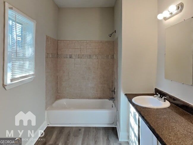 Building Photo - 1708 Evans Dr SW