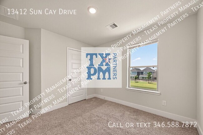 Building Photo - 13412 Sun Cay Drive