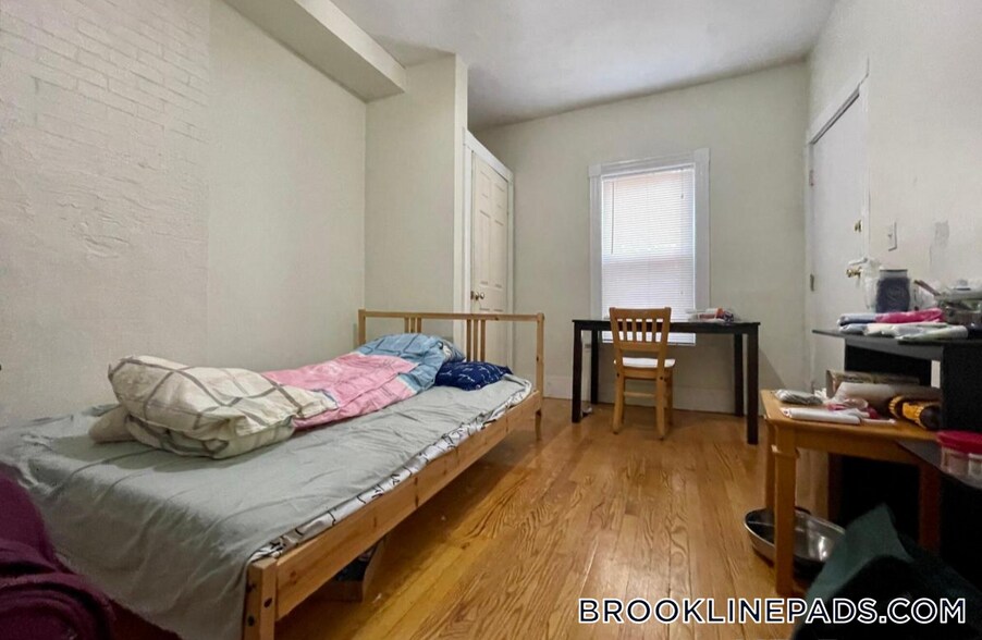 Building Photo - 129 Brook St