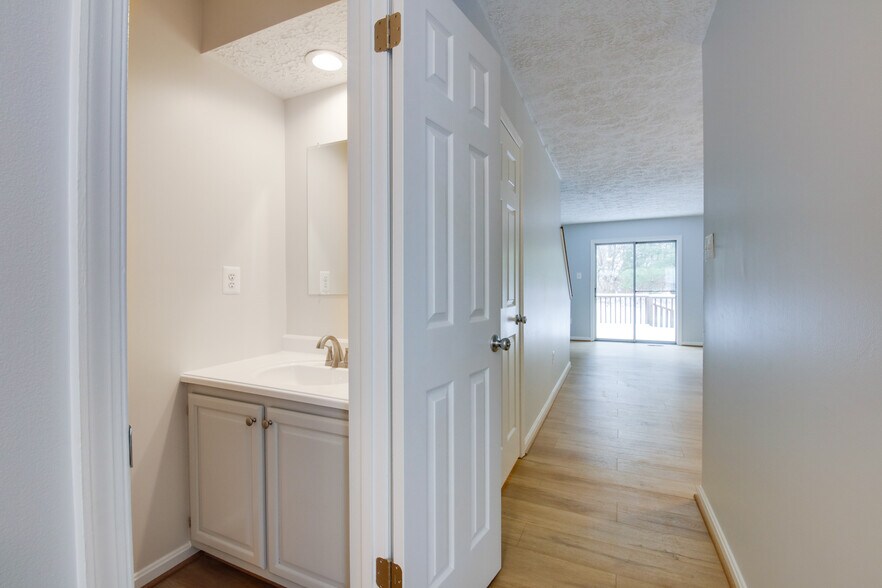 Building Photo - 307 Guilford Ct