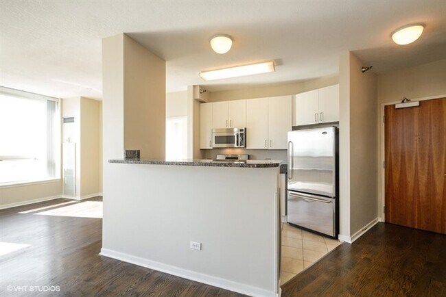 Building Photo - 600 N Kingsbury St