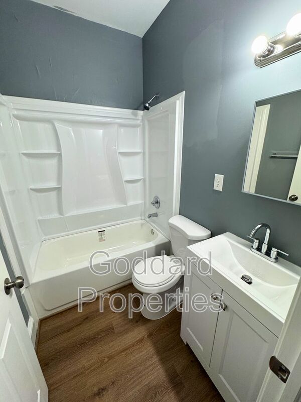 Building Photo - 1313 E North Ave