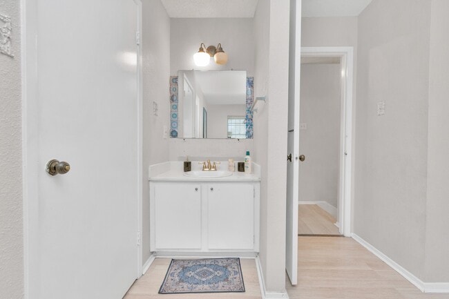 Building Photo - 5837 W Sunforest Dr