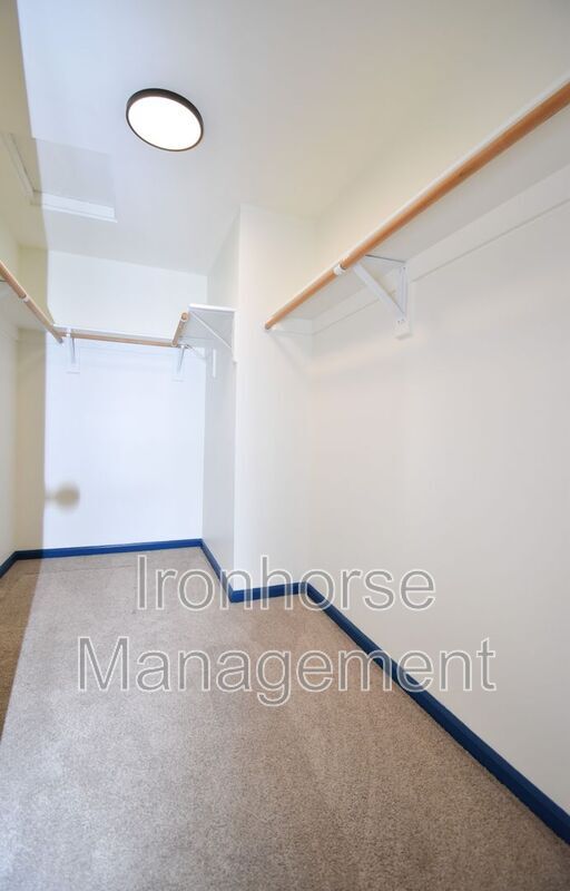 Building Photo - 502 Sanders Ave
