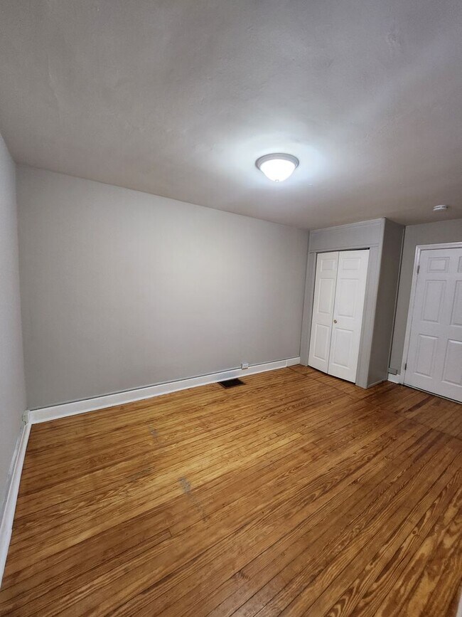 Interior Photo - 382 S Cleveland