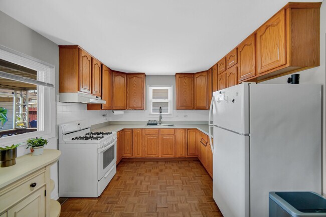 Building Photo - 7305 W 75th St