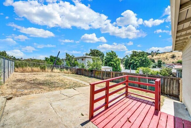 Building Photo - Great 2 Bed 1 Bath House in Vallejo -- AVA...