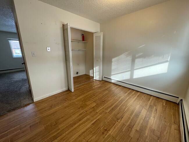 Building Photo - 736 37th Ave