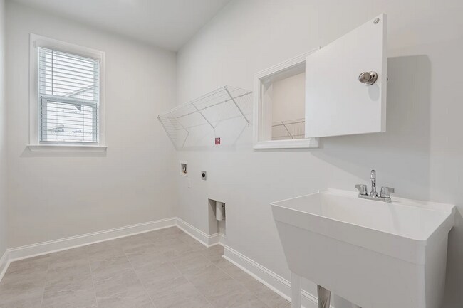 Building Photo - 192 Dendron Dr
