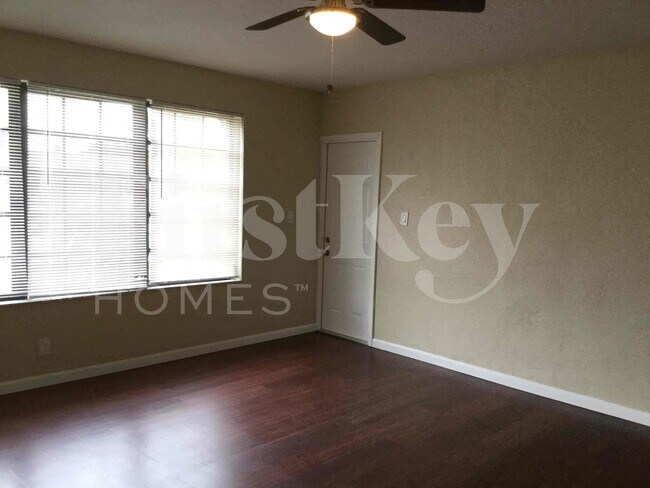 Building Photo - 1121 NW 23rd Terrace