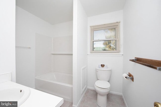 Building Photo - 225 Cedar Dr