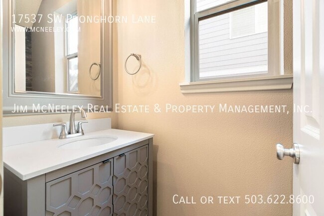 Building Photo - 17537 SW Pronghorn Ln