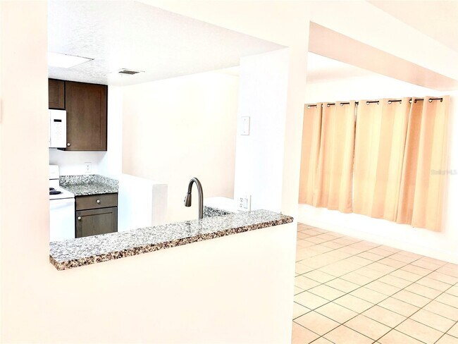 Building Photo - 624 Australian Way