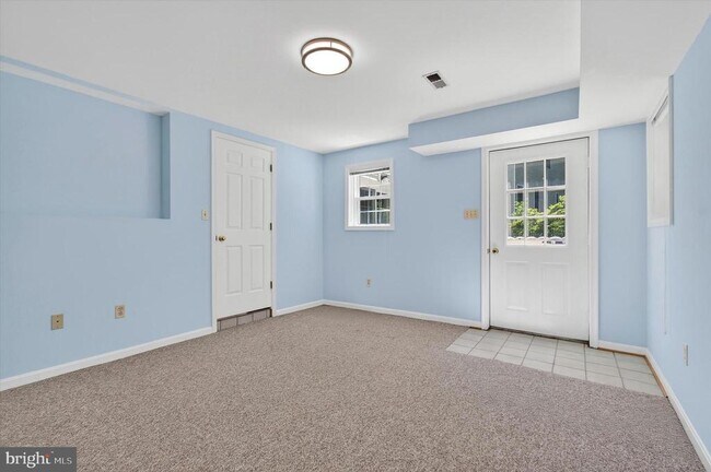 Building Photo - 8405 Overlook St