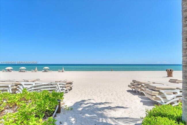 Building Photo - 18975 Collins Ave