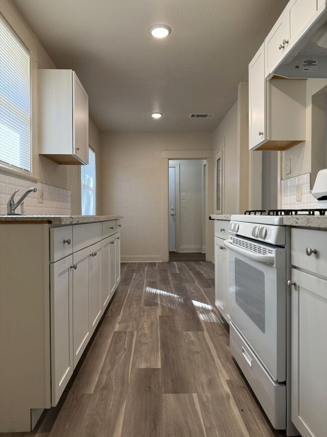 Building Photo - 45w26th