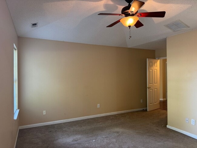 Building Photo - Three Bedroom Ranch in Cornelius