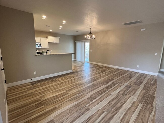 Building Photo - 3 Bedroom Home Located in El Camino Village PETS OK