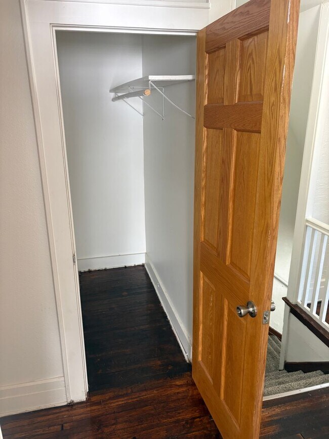 Building Photo - 3 Bedroom Duplex Apartment in Waterloo, IA