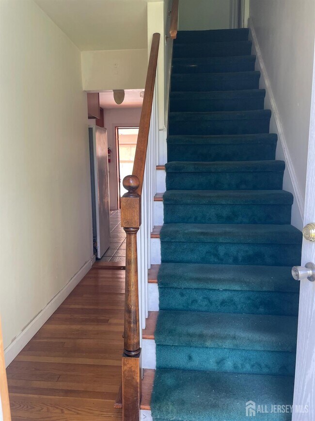 Building Photo - 355 Metlars Ln