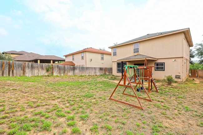 Building Photo - 907 Starling Creek Loop