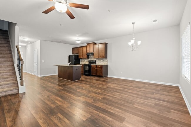 Building Photo - 3 Bedroom Townhome in Jonesboro!