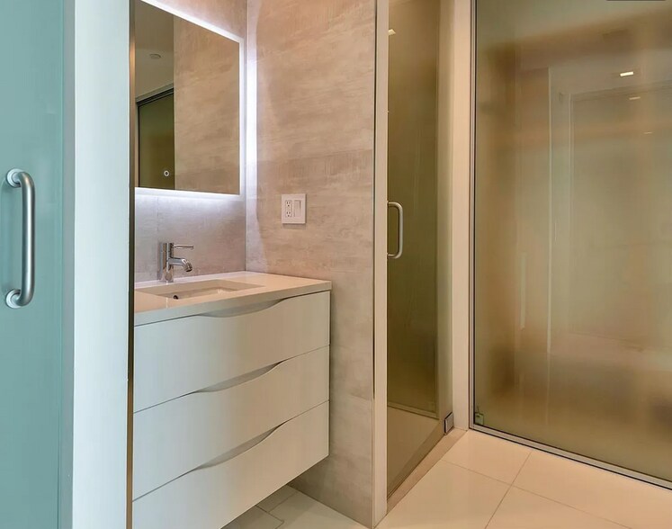 Building Photo - 1040 Biscayne Blvd