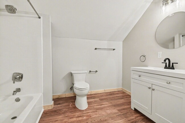 Building Photo - 2 Bedroom Rental Loft With Garage - $1150/Month