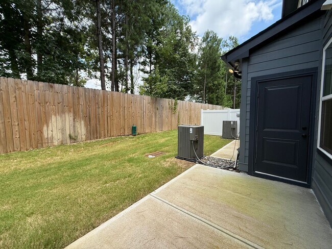 Building Photo - Newly Built 4BD, 3.5BA Northeast Raleigh Townhome in a Great Location