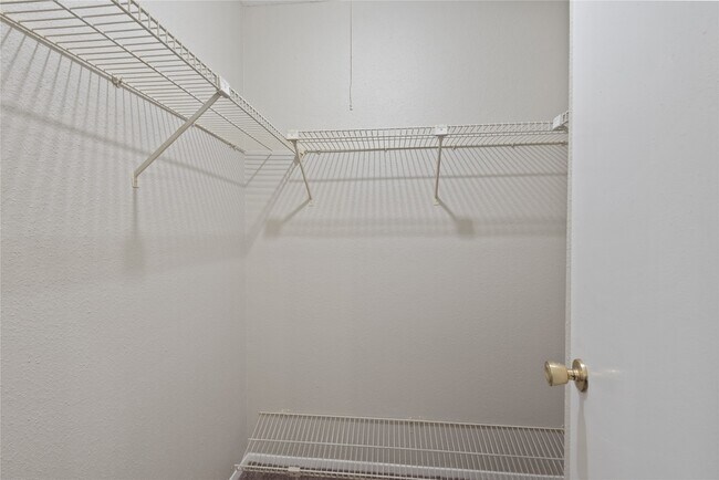 Building Photo - 11211 Pembridge Dr
