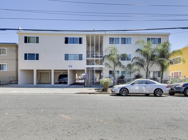 Building Photo - 1722 27th Avenue