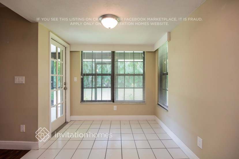 Building Photo - 2212 Viscaya Pkwy