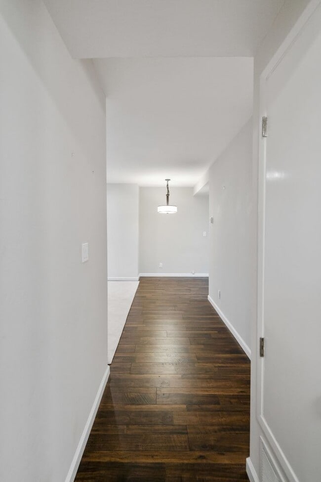 Building Photo - Prime San Mateo Living | 1 BR - 1 BA - Condo