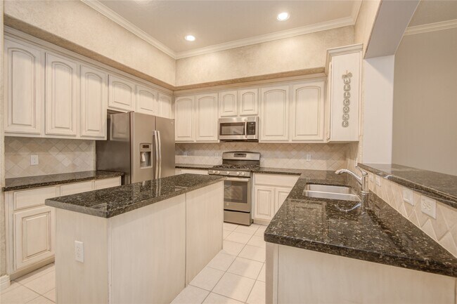 Building Photo - 13619 Brookbluff Ln