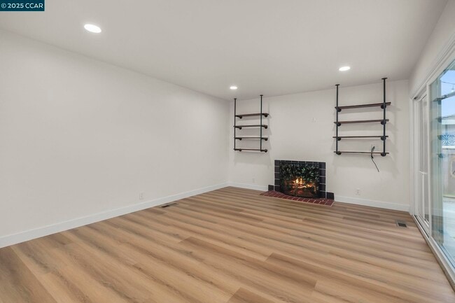 Building Photo - 3934 Bellwood Dr