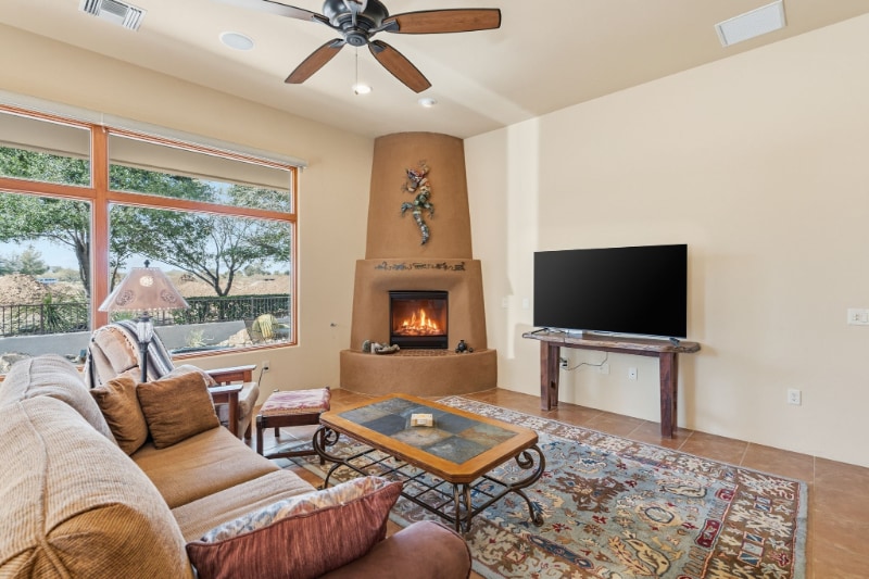 Building Photo - 206 Circulo Veranera