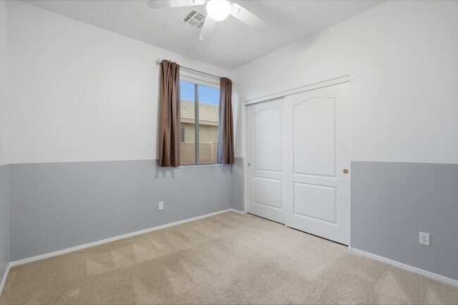Building Photo - 851 S Fern Ct