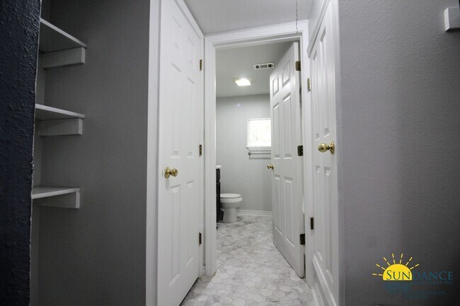 Building Photo - Great 3 Bedroom Home in Crestview!