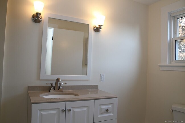 Building Photo - 38 Bradley Ave