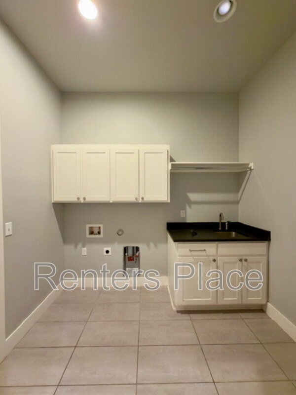 Building Photo - 4001 East 120th St S