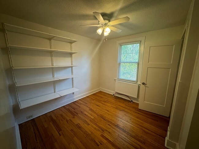 Building Photo - Updated Highland Park Townhome!