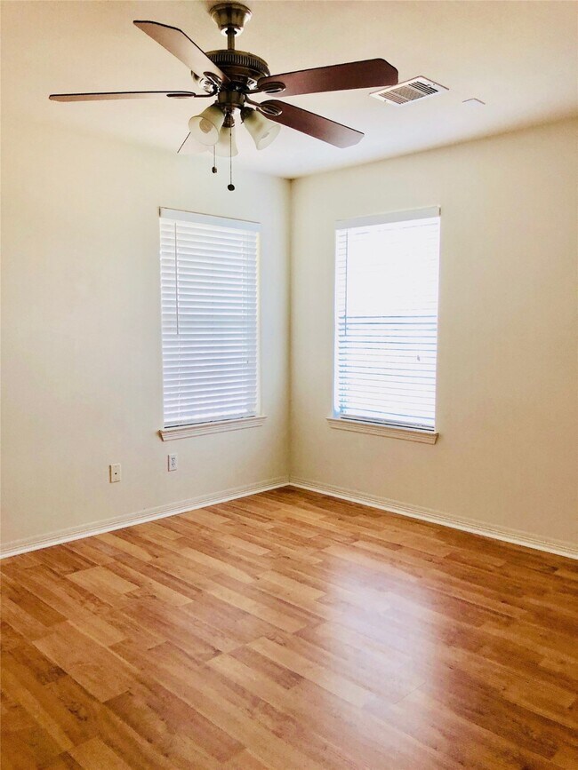 Building Photo - 2865 Westhollow Dr